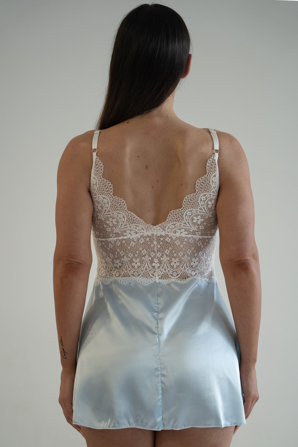 Deep V. Fluid drape. Sculpting lace.